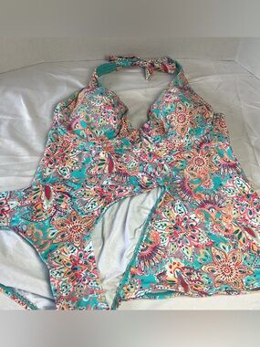 SUNSETS MUSE HALTER TANKINI SET. BOTTOMS XL, TOP 38E,36F,34G.